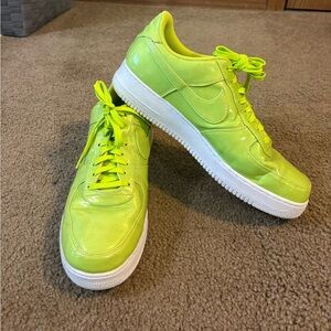 Nike Air Force 1 Low ‘07 LV8 UV Volt Cyber Men’s- GLOW IN THE DARK!!!!
